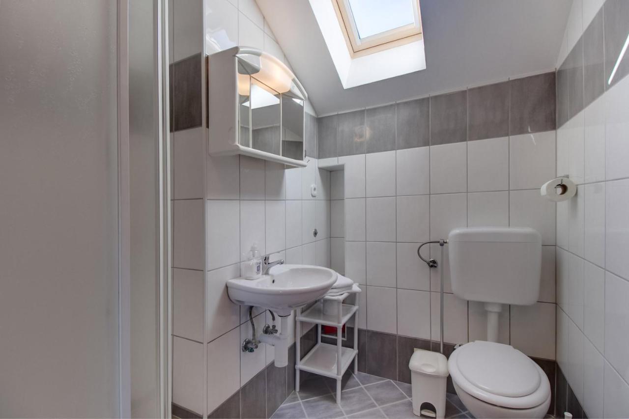 Apartments Rosa Mali Lošinj Eksteriør billede
