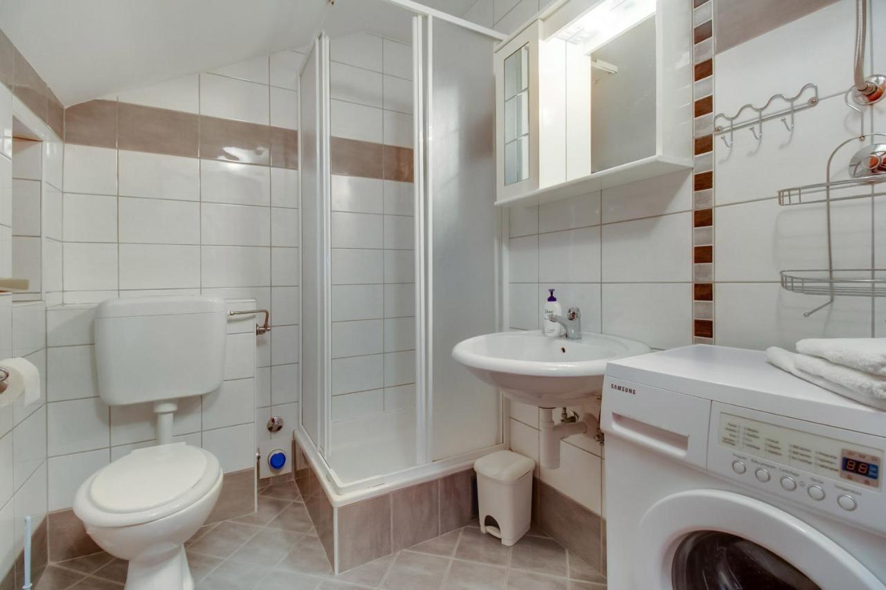 Apartments Rosa Mali Lošinj Eksteriør billede