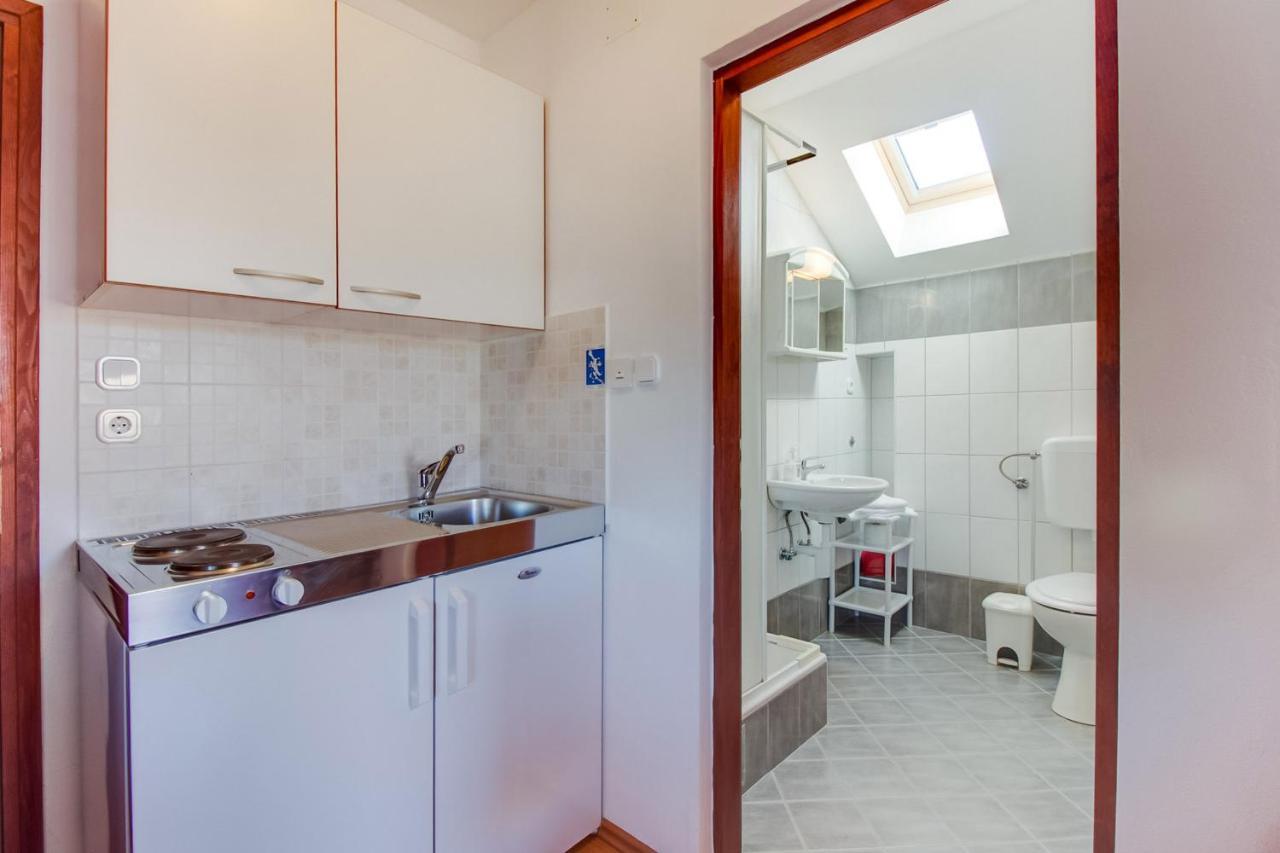 Apartments Rosa Mali Lošinj Eksteriør billede