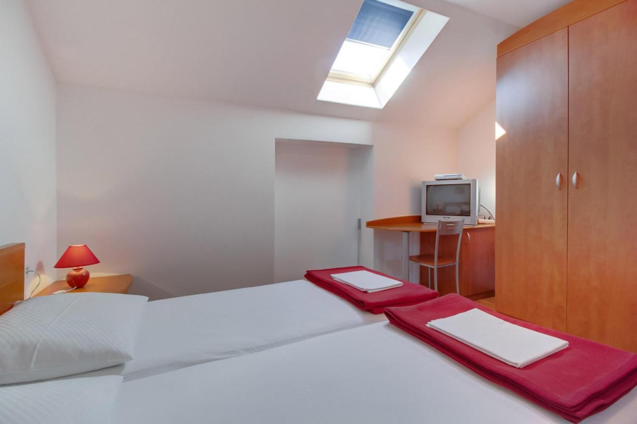 Apartments Rosa Mali Lošinj Eksteriør billede