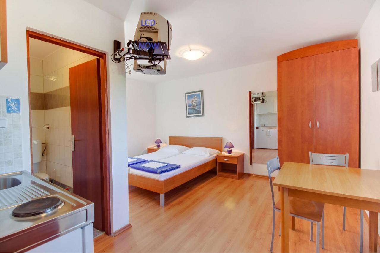 Apartments Rosa Mali Lošinj Eksteriør billede