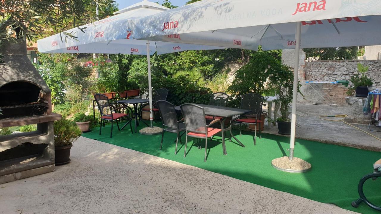 Apartments Rosa Mali Lošinj Eksteriør billede