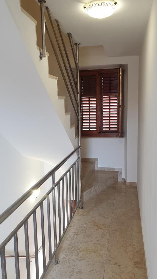 Apartments Rosa Mali Lošinj Eksteriør billede