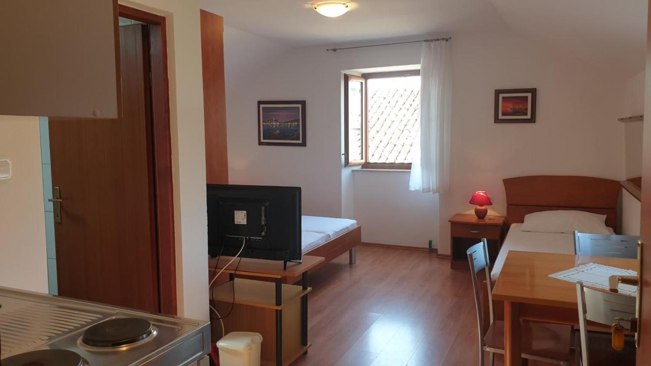 Apartments Rosa Mali Lošinj Eksteriør billede