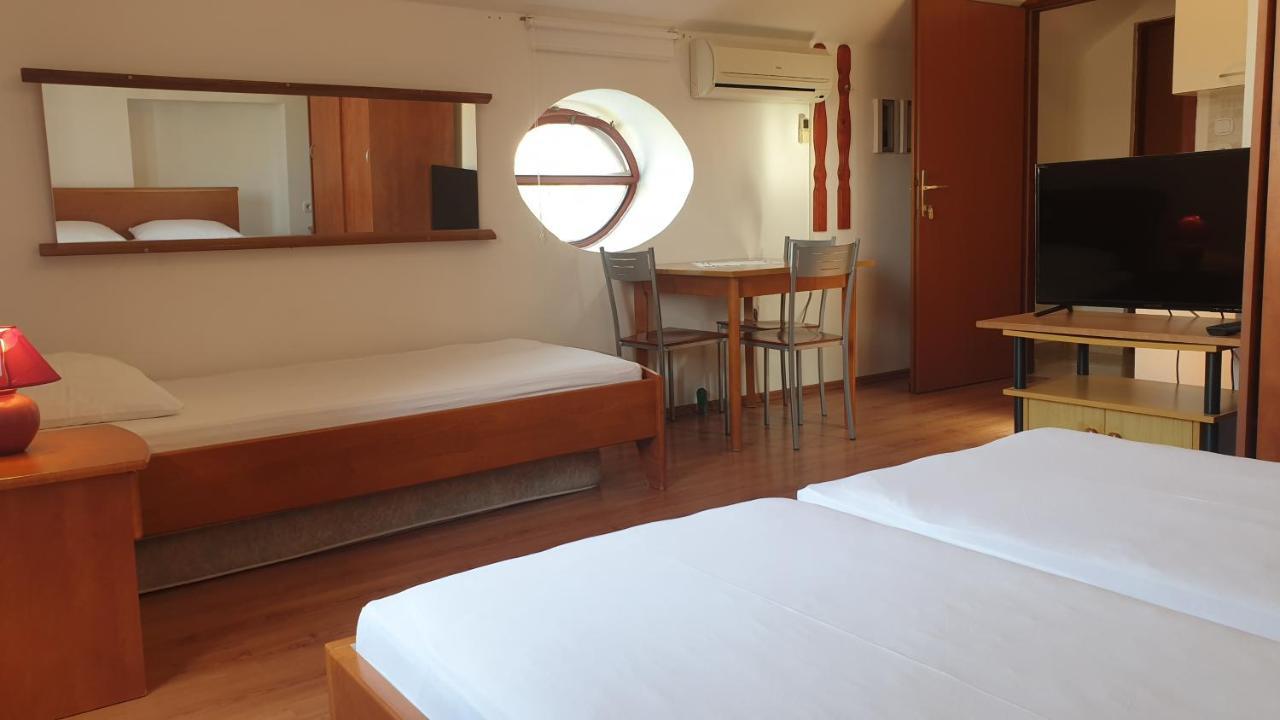 Apartments Rosa Mali Lošinj Eksteriør billede